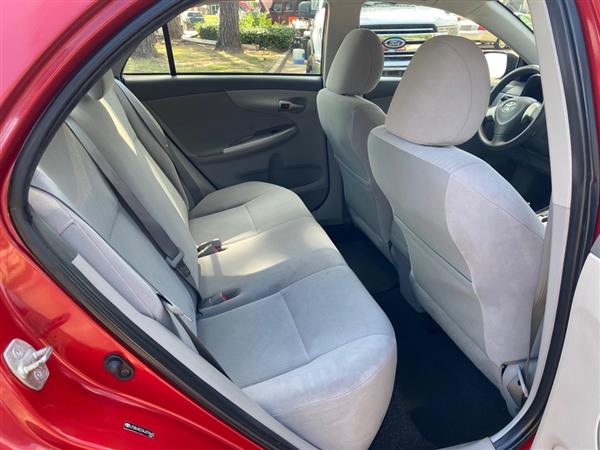 2010 Toyota Corolla LE photo 7