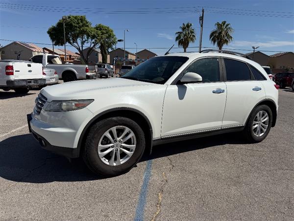 2005 INFINITI FX's photo