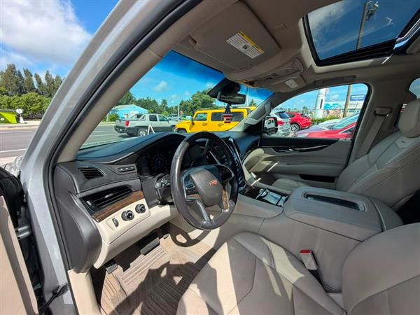 2018 Cadillac Escalade Luxury - Photo 6