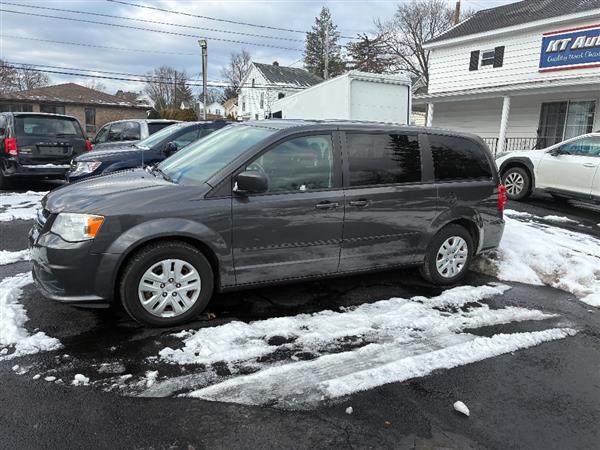 2017 Dodge Grand Caravan SE's photo